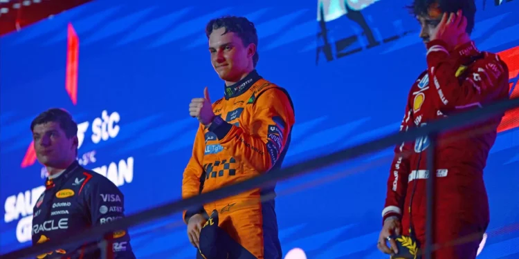 F1. Piastri controla Verstappen e vence na Arábia Saudita. É o novo líder do campeonato