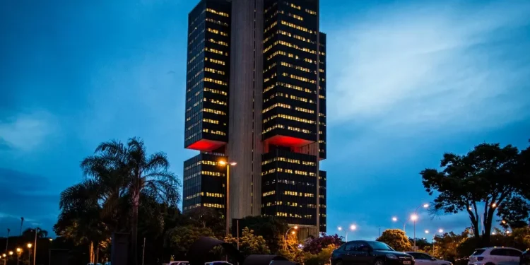 Copom aumenta Selic para 14,75%, maior patamar desde 2006