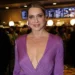 Leticia Spiller posa em banheira após tratamento com vinhos em Portugal