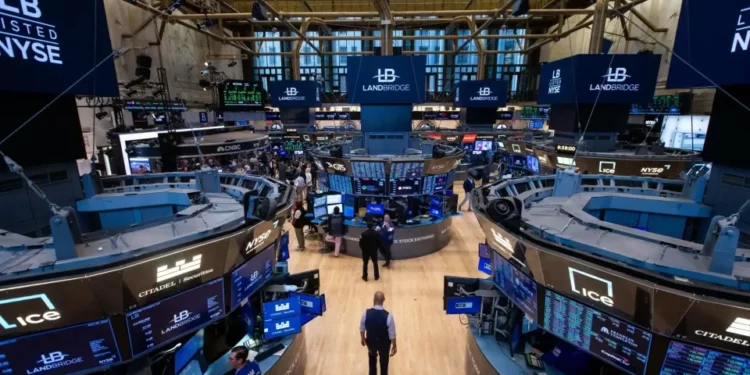 Emprego anima e Wall Street encerra semana em alta