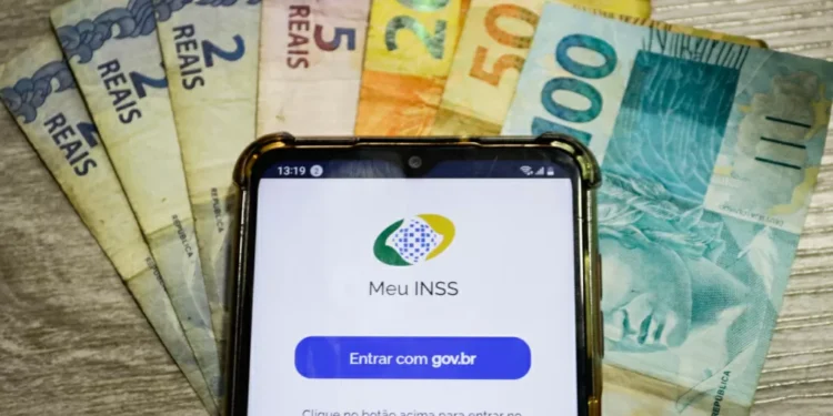 INSS diz que notificou 9,4 milhões sobre descontos indevidos