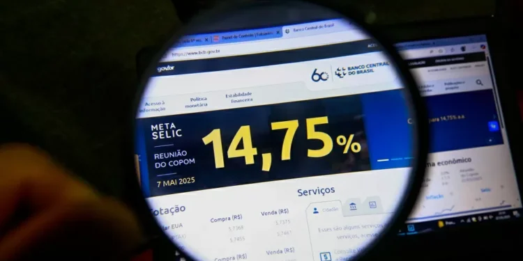 Selic não estaria tão alta se não fossem as políticas do governo