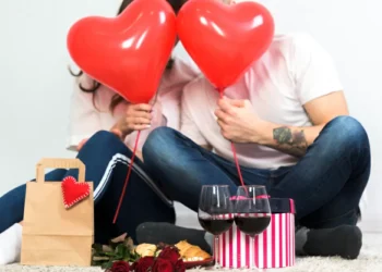 Dia dos Namorados deve movimentar R$ 2 bilhões no varejo, projeta CNC