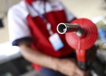 Petrobras anuncia redução de 5,6% no preço da gasolina nas refinarias