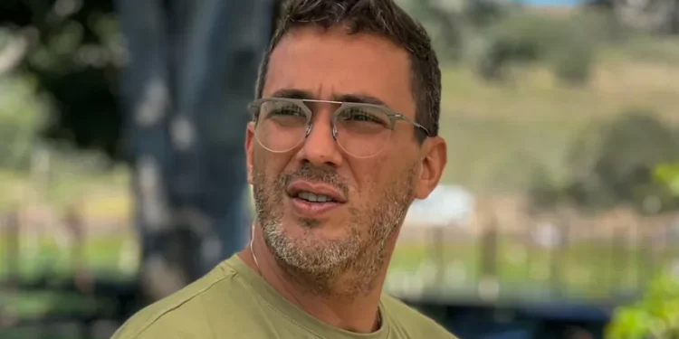 André Marques transforma cinzas de cachorrinha em diamantes personalizados