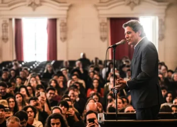 Haddad em meio ao impasse do IOF: ‘É hora de vestir o uniforme do embate’