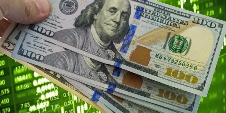 Dólar cai e fecha a R$ 5,50 com alívio global após retaliação tímida do Irã aos EUA; Ibovespa inicia semana em baixa