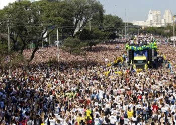 Parada LGBT+ e Marcha para Jesus devem injetar R$ 591 mi na economia paulistana, diz ACSP