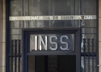 INSS recebe 488 mil contestações de descontos na aposentadoria via Correios