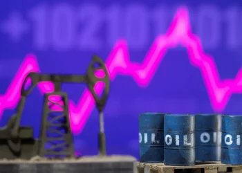 Futuros de petróleo sobem 4% após OPEP anunciar aumento de produção abaixo do esperado