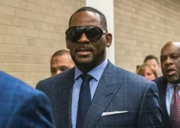 Preso por abuso e tráfico sexual, rapper R. Kelly tem overdose e é hospitalizado