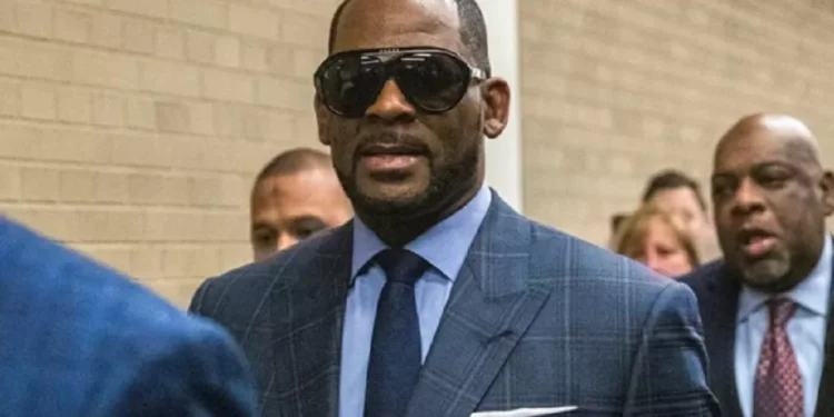 Preso por abuso e tráfico sexual, rapper R. Kelly tem overdose e é hospitalizado