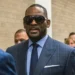 Preso por abuso e tráfico sexual, rapper R. Kelly tem overdose e é hospitalizado