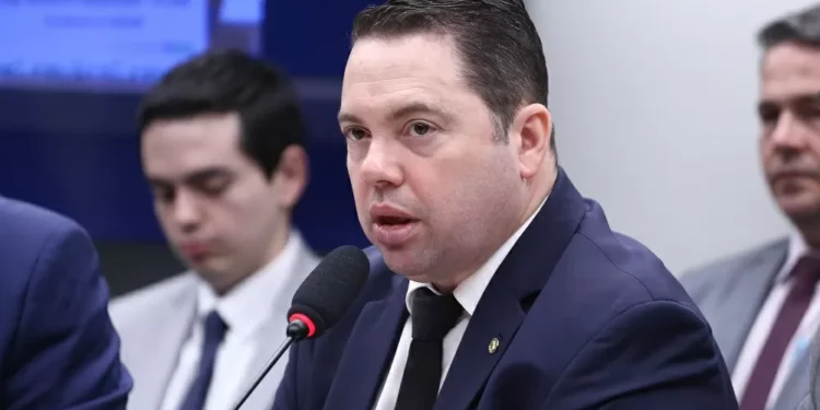 Presidente da Comissão de Agricultura quer convocação de Haddad para explicar tentativa de taxar LCI e LCA