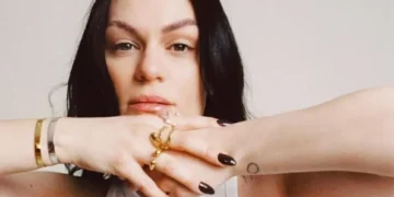 Com câncer, Jessie J revela crise de pânico e diz que um alimento específico ajudou; saiba qual