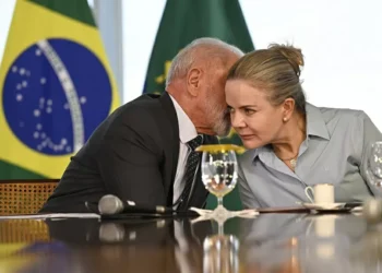 Gleisi Hoffmann critica ofensiva da Câmara e diz que derrubada de decreto do IOF exigiria novos bloqueios