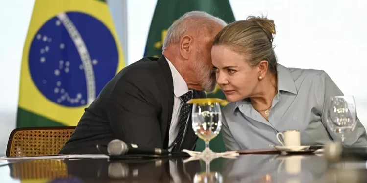 Gleisi Hoffmann critica ofensiva da Câmara e diz que derrubada de decreto do IOF exigiria novos bloqueios