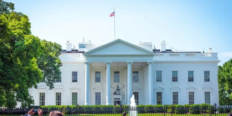 Senadores brasileiros vão a Washington para negociar tarifa de 50% imposta pelos EUA