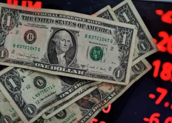 Dólar fecha a R$ 5,50 com tarifas de Trump para o Brasil
