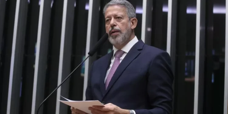 Relator da isenção do IR Arthur Lira, diz que gostaria de ter ‘avançado mais’ na tributação de dividendos