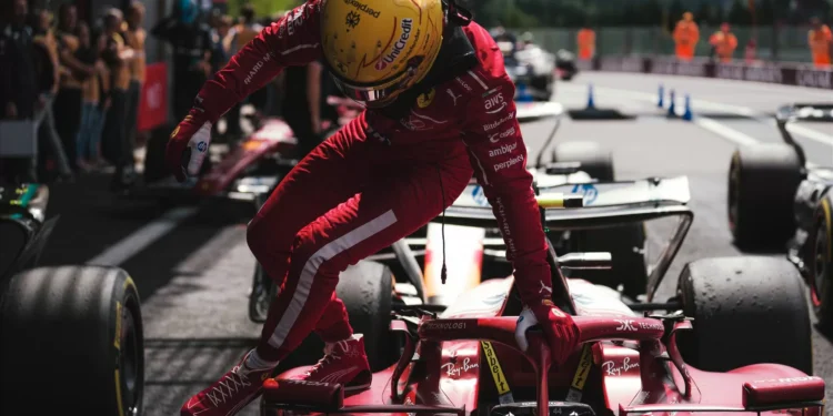 Hamilton e Ferrari voltam aos altos e baixos. Entre a adaptação e os relatórios para chegar aos títulos