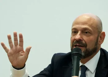 Presidente do INSS se preocupa com Nikolas na relatoria da CPMI: ‘Não queremos desinformação’