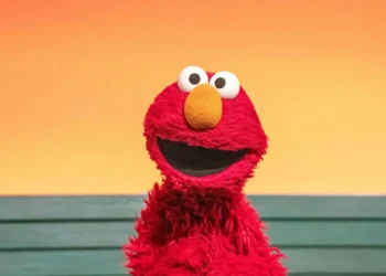 Conta de Elmo de ‘Vila Sésamo’ no X é invadida e publica mensagens antissemitas