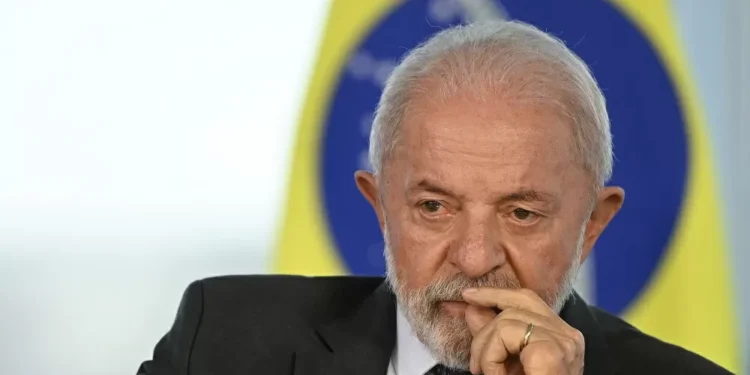 Lula convoca ministros e ouve sugestões para discutir o que fazer sobre tarifaço de Donald Trump