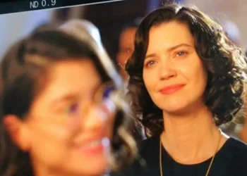 Nathalia Dill aparece sem blusa em fotos ‘chocantes’ dos bastidores de ‘Guerreiros do Sol’