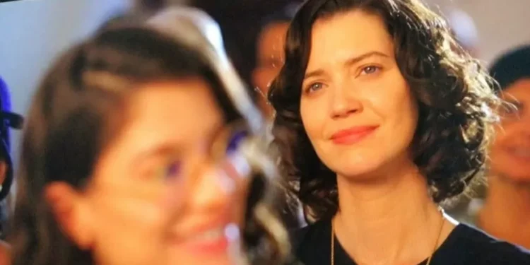 Nathalia Dill aparece sem blusa em fotos ‘chocantes’ dos bastidores de ‘Guerreiros do Sol’