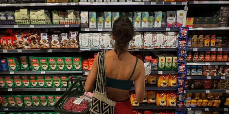 Custo de vida na Grande São Paulo sobe 0,24% em maio ante abril e 6,01% em um ano, segundo FecomercioSP