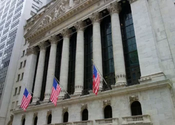 Wall Street encerra sessão em terreno negativo com anúncios de tarifas
