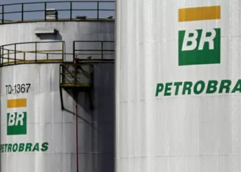 Petrobras aumenta em 2,8% preço do querosene de aviação