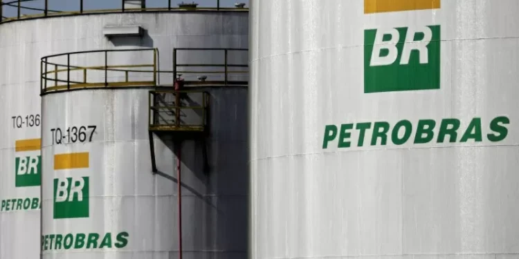 Petrobras aumenta em 2,8% preço do querosene de aviação