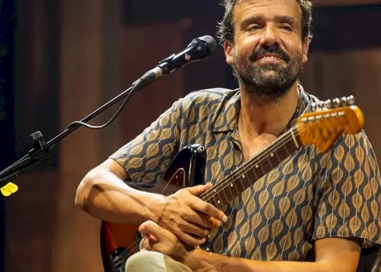 MIGUEL ARAÚJO: O POETAS DAS CANÇÕES QUE REPAGINOU A MÚSICA PORTUGUESA