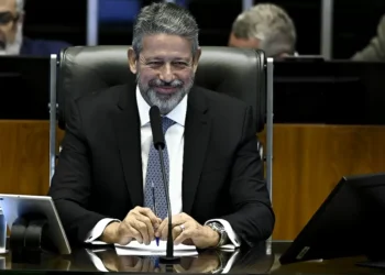 Arthur Lira anuncia mudanças na reforma do IR e amplia redução para quem recebe até R$ 7.350