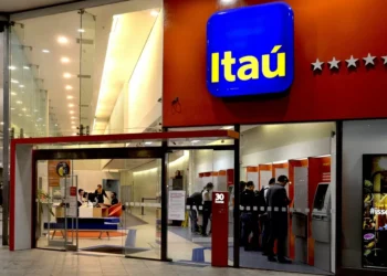 Ex-diretor cobra R$ 15 milhões do Itaú; banco o acusa de fraude