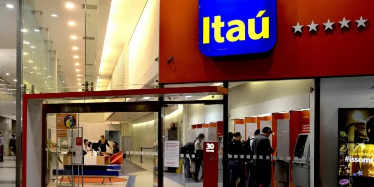 Ex-diretor cobra R$ 15 milhões do Itaú; banco o acusa de fraude