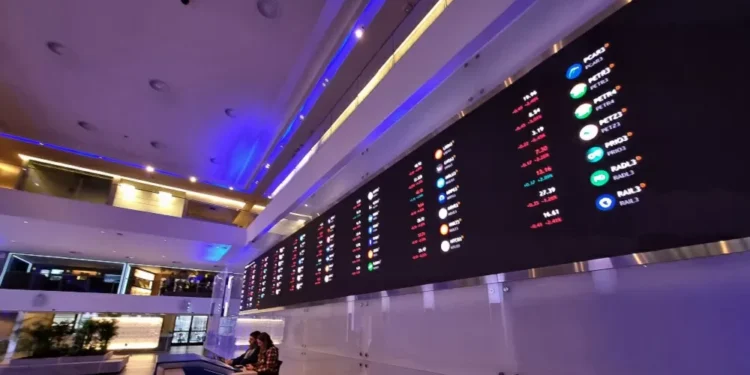 Ibovespa registra máxima histórica pelo segundo dia seguido; dólar fecha a R$ 5,42