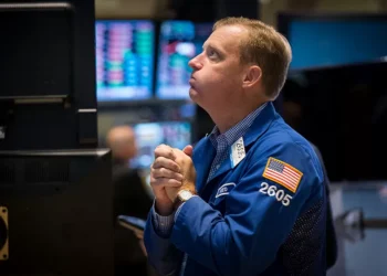 Wall Street encerra sessão apenas com Dow Jones em terreno negativo em dia de acordos comerciais