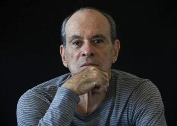 Sucesso de filme anima Ney Matogrosso a repetir o show da turnê