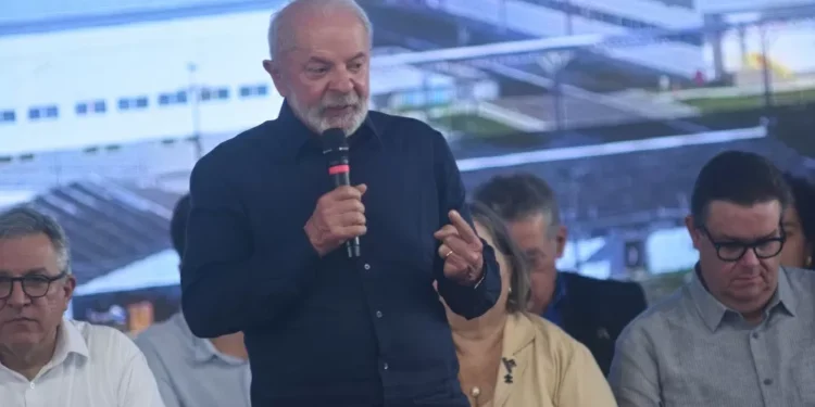 Lula reage a Trump e diz que Brasil é bom parceiro comercial, só não vai andar de joelhos para os EUA