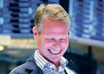 Bolsa de Tóquio em máximos com boas perspetivas sobre acordo de tarifas