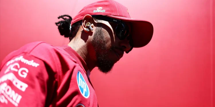 Hamilton: “Sou inútil, a equipa provavelmente precisa de mudar de piloto”