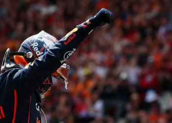 Verstappen fica na Red Bull para 2026. “Algumas pessoas na F1 gostam de criar drama”