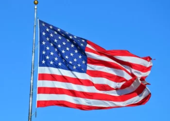 Fitch Ratings faz previsões alarmantes para déficits e dívida pública dos EUA