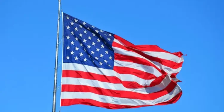 Fitch Ratings faz previsões alarmantes para déficits e dívida pública dos EUA