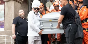 Parte das cinzas de Preta Gil é colocada em busto com mensagens de despedida