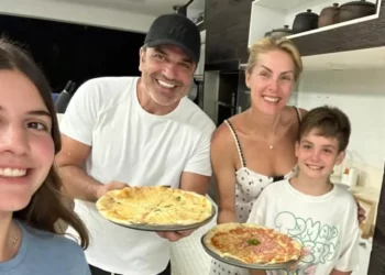 Ana Hickmann presta homenagem a Edu Guedes: ‘Pai é quem cuida’
