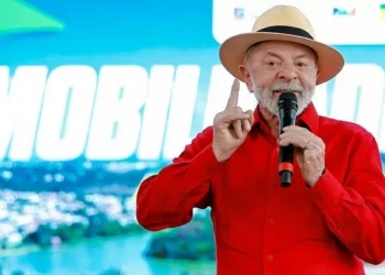 ‘Brasil não quer ser tratado como moleque’, diz Lula sobre tarifaço e falta de diálogo com os EUA